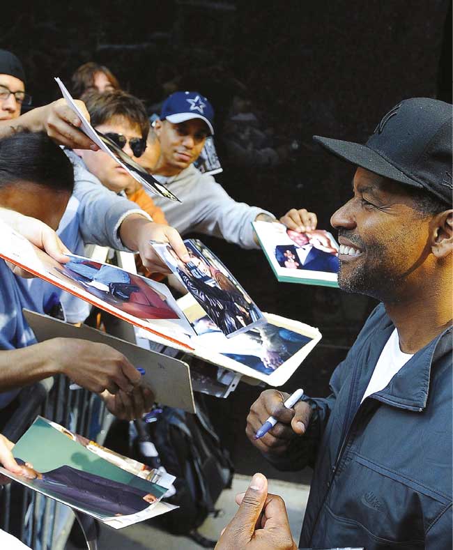 DATELINE-HOLLYWOOD-Denzel-Washington-Living-Magazine-e